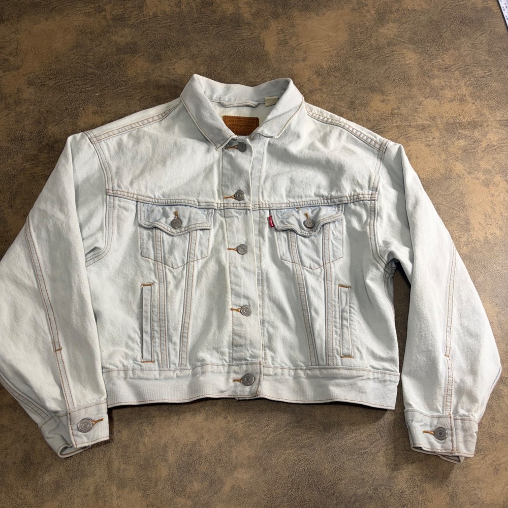 Levi's Trucker Jacket Womens Size M Light Wash Denim Premium Cropped 74599-0001